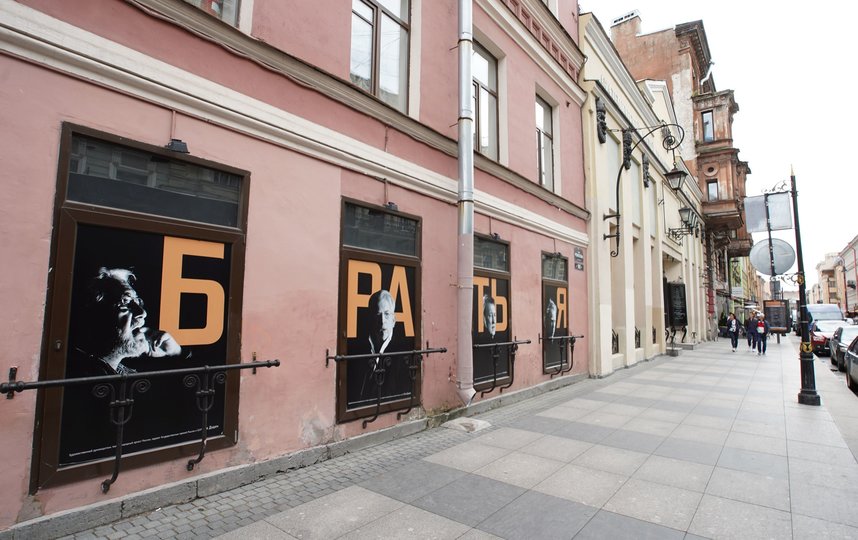 Двери МДТ опечатаны, спектакли перенесены. Фото mdt-dodin.ru