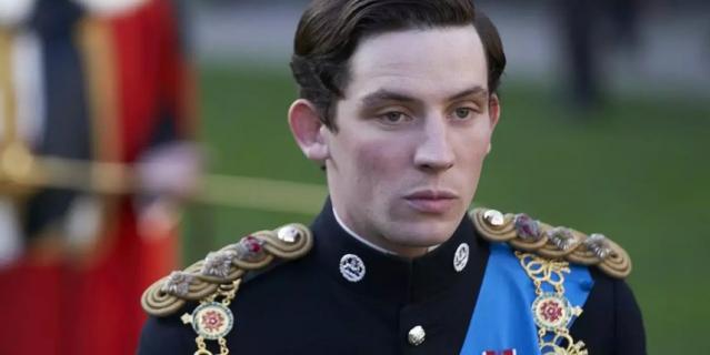 В сериале "Корона" молодого принца Чарльза сыграл Джош О`Коннор. Netflix.