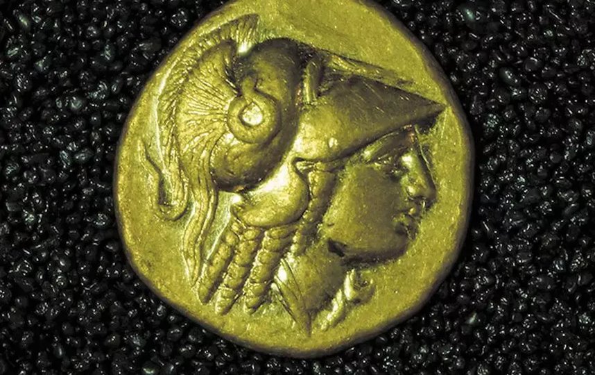 На лицевой стороне монет изображена голова богини Афины в коринфском шлеме. Фото Предоставлено Александром Бутягиным