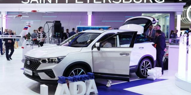 ���������� Lada X-Cross 5 �� ��������. ����: riamediabank.ru.