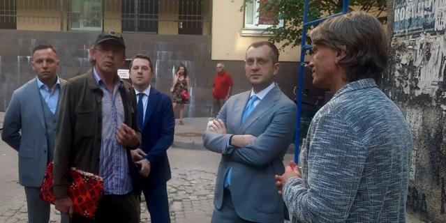 Борис Пиотровский встретился с художниками Алексеем Сергиенко и Сергеем Бугаевым.