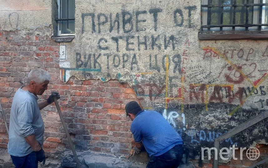 Кураторы "Камчатки" эвакуируют знаменитые граффити. Фото Зинаида Белова, "Metro"