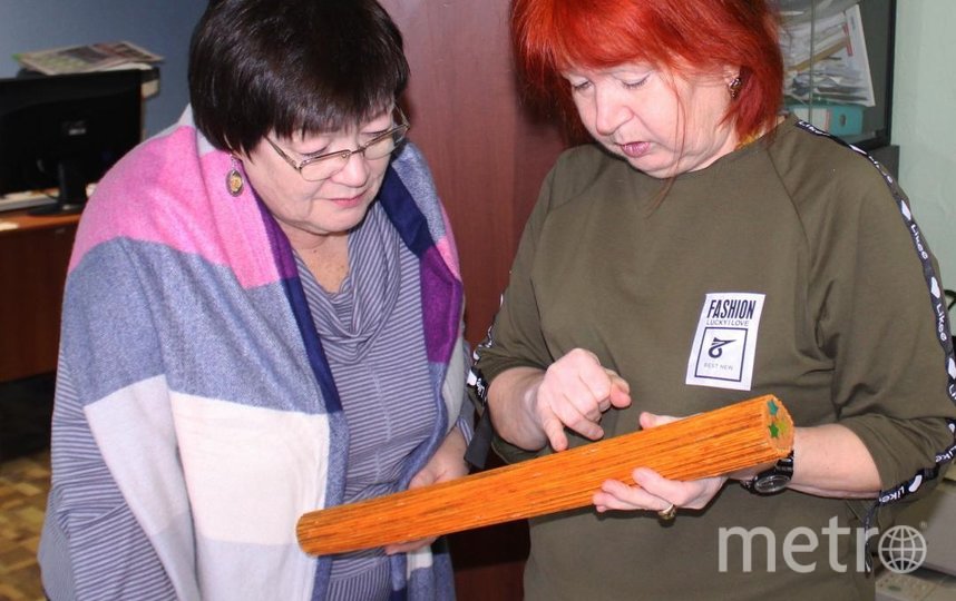 Мастерица Галина Полякова (слева).