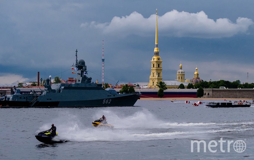 Центр без машин, парад и салют: как пройдет День Военно-морского флота в Петербурге 
