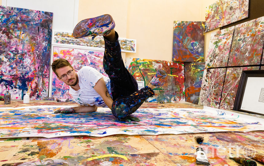 Николаю 30 лет. Больше половины жизни он занимается брейк-дансом и живописью. Фото Алена Бобрович, "Metro"