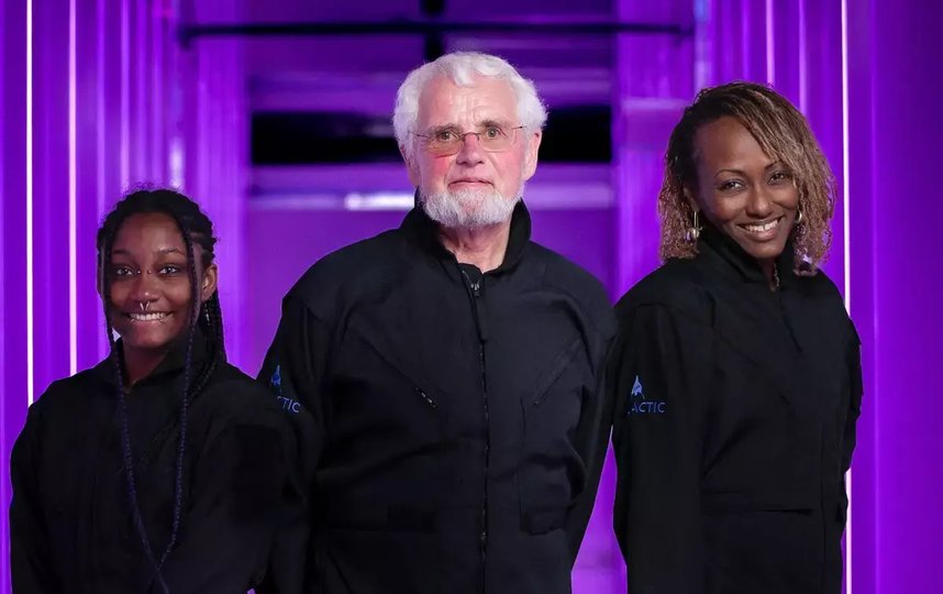Анастасия Майерс (18 лет), Джон Гудвин (80 лет) и Кейша Шахафф (46 лет) – первые коммерческие туристы в космосе.