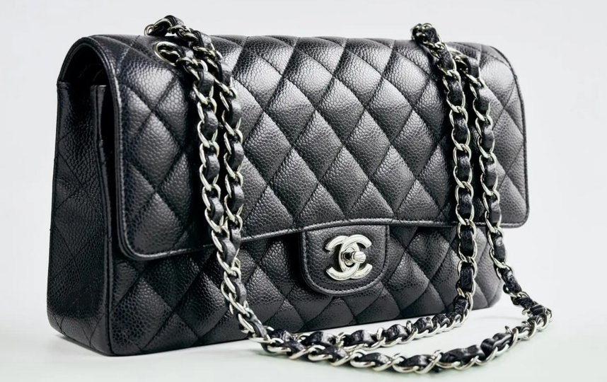 ����� Chanel 2.55. freepik.