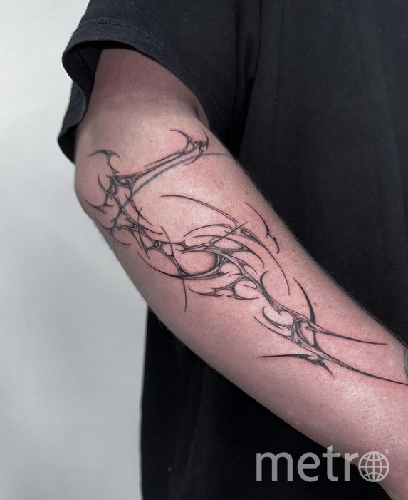 Татуировки из колючей проволоки и их значение