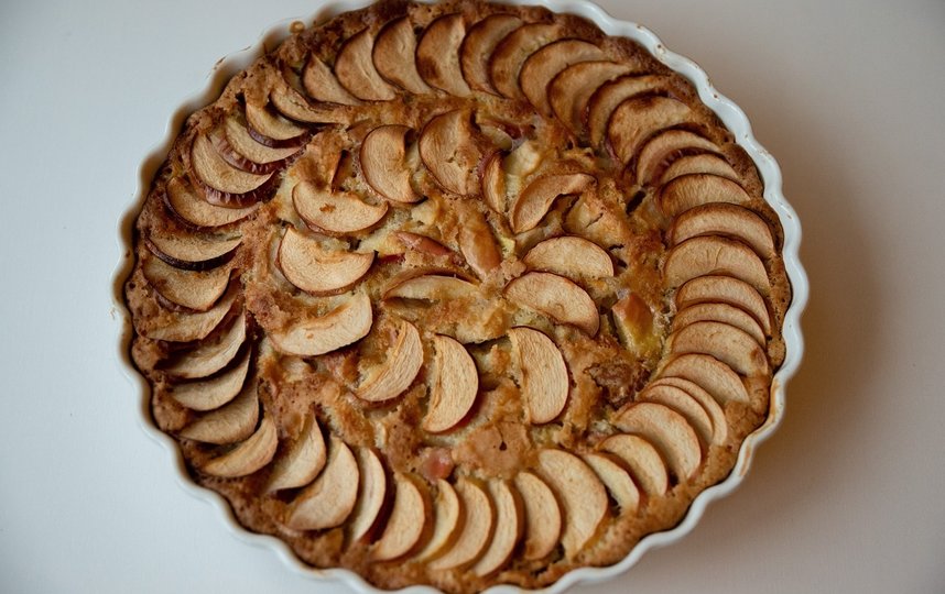 Как приготовить шарлотку с яблоками