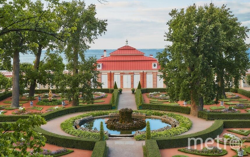 Интерьеры дворца "Монплезир" в Петергофе отреставрируют
