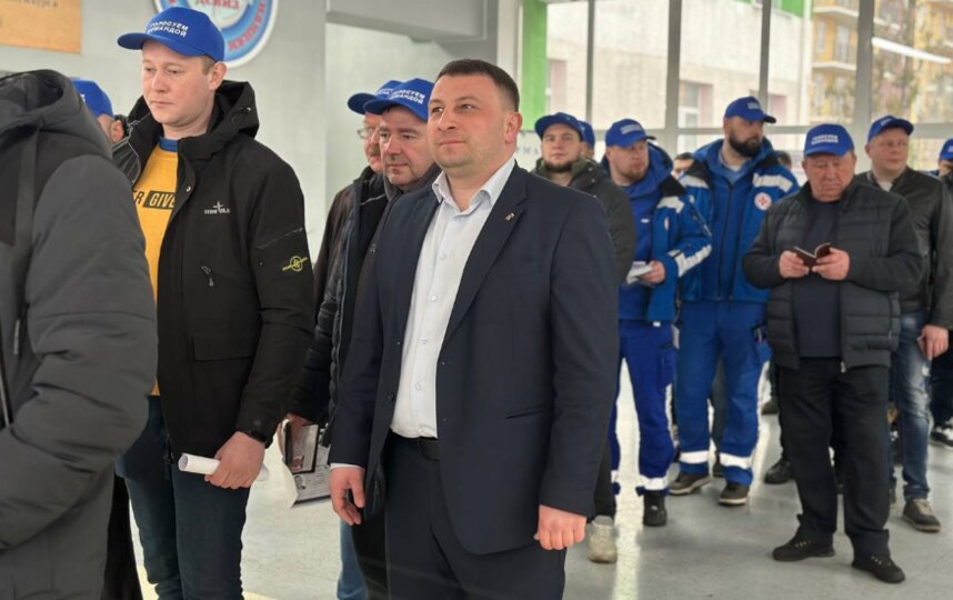 Команда Петербурга голосует на выборах президента в Мариуполе. Команда Петербурга голосует на выборах президента в Мариуполе.