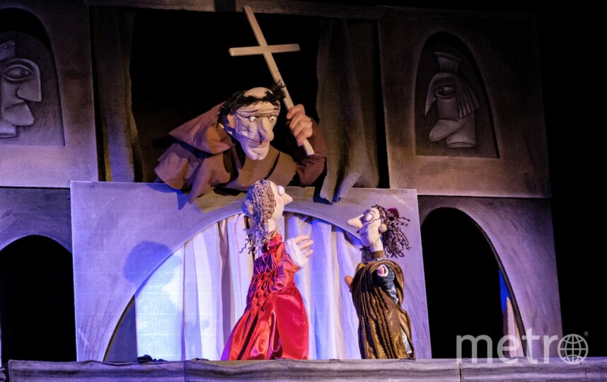 Стали петрушками: в театре «Кукольный формат» поставили спектакль «Ромео и Джульетта» 