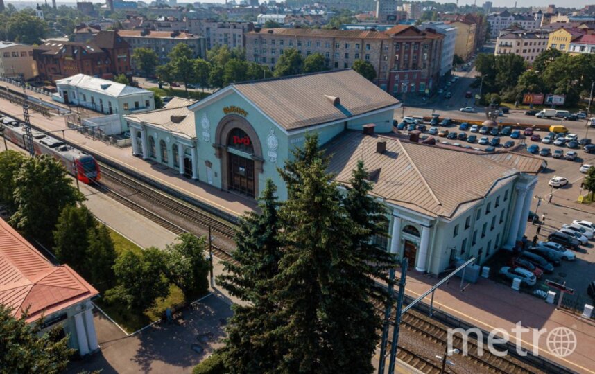 Туристический поезд довез первых пассажиров из Петербурга в Выборг