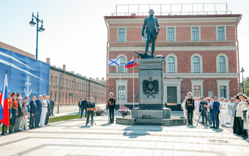 Президент РФ открыл памятник адмиралу Ушакову в Петербурге