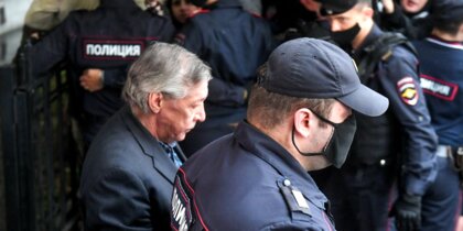 Актёр Михаил Ефремов вышел из колонии