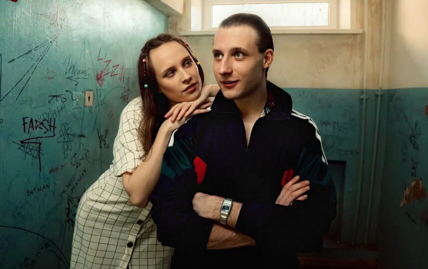Максим Тужилкин и Мария Куракина сыграли героев Нагиева и Толкалиной в юности. Максим Тужилкин и Мария Куракина сыграли героев Нагиева и Толкалиной в юности.
