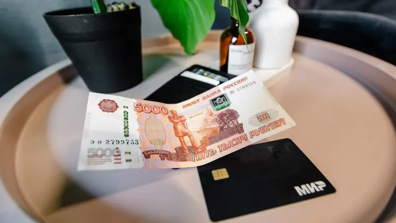 Петербуржцу выплатили более 100 тысяч рублей из-за задержанной зарплаты