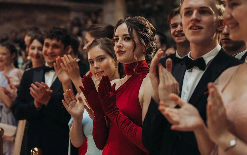 Ежегодный IV Бал дебютантов состоялся в Мраморном зале Российского этнографического музея в Петербурге