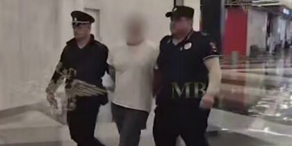 На мужчину, бросившего ребёнка на пол в Шереметьево, завели уголовное дело