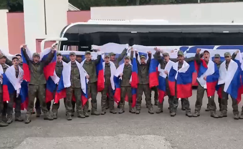 Российские военнослужащие вернулись с подконтрольной киевскому режиму территории