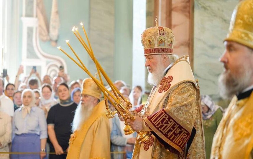 Божественная литургия в честь Дня памяти святых апостолов Петра и Павла прошла в Петербурге