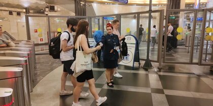 В метро Петербурга начали бесплатно раздавать воду из-за жары