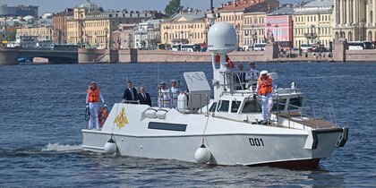 Владимир Путин прибыл в Петербург в День ВМФ