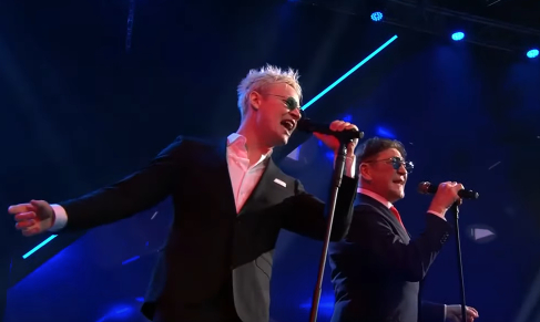 Григорий Лепс и SHAMAN развлекали толпу в пробке на Крымском мосту 7 августа