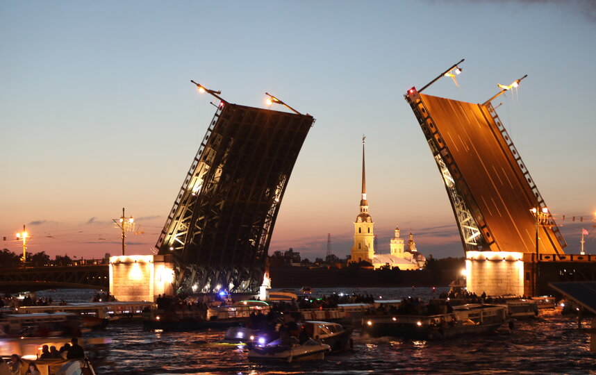 Фото "Петербургский дневник" Голос Виктора Цоя впервые прозвучит над Невой: "Поющие мосты" посвятят памяти лидера "Кино"