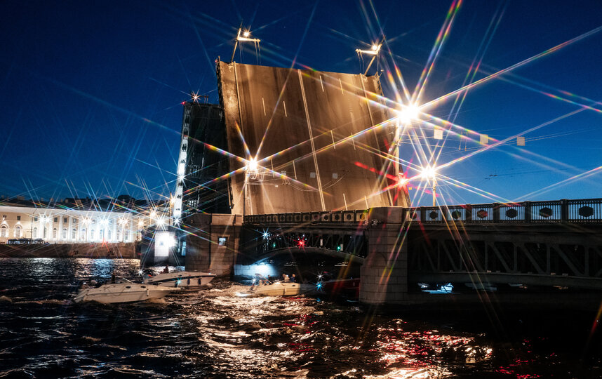 Фото "Петербургский дневник" Голос Виктора Цоя впервые прозвучит над Невой: "Поющие мосты" посвятят памяти лидера "Кино"