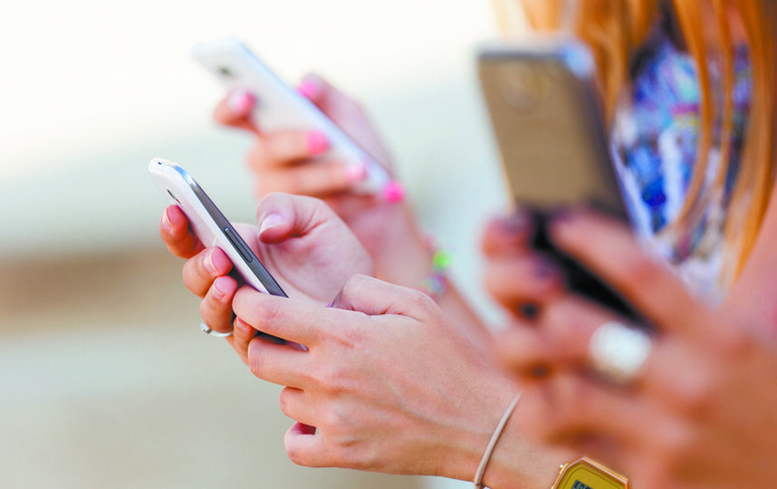 Депутат Госдумы Денис Парфёнов назвал неуместной частичную блокировку звонков в иностранных мессенджерах