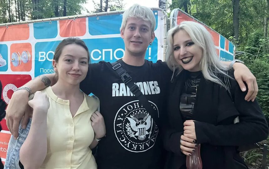Пришли послушать песню "Не плачь".