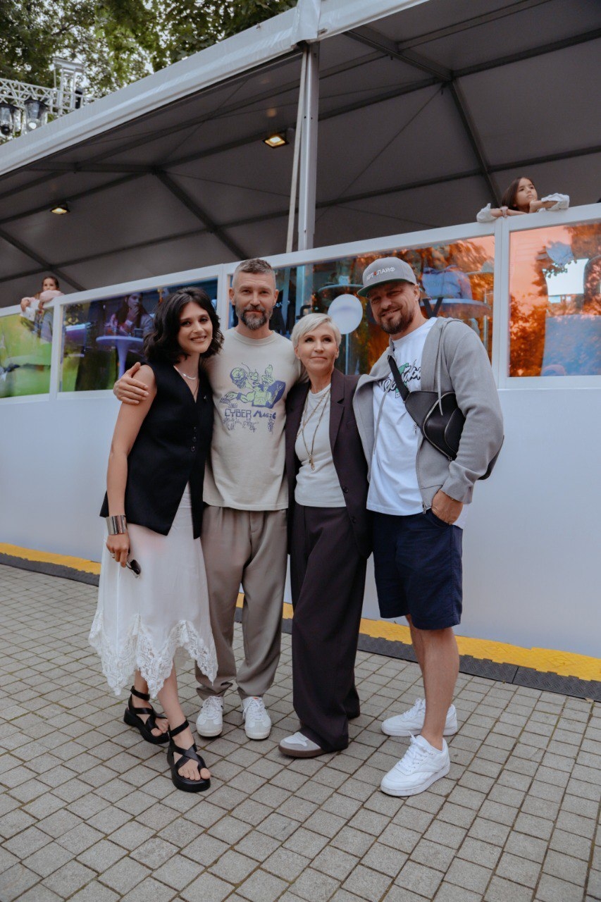 �����-�������: ���� �����, ������ ��. Uma2rman � ����� ����� "�����" �������� �����������, �������� Velvet music ����� ���������, ��� ���� ����� �������������� �������� "�������" (����������� ���������) ������� ������������