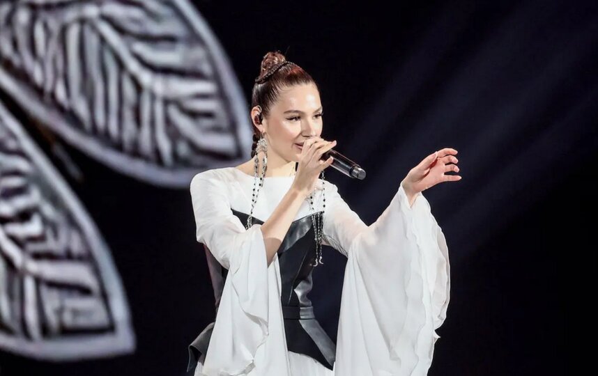 ������ AY YOLA �������� ���������� "������������" ������� ����������� � ������������� �� �� ������ � ������.