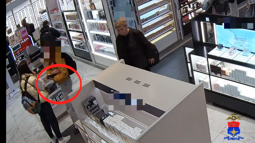 Пассажирка рейса Санкт-Петербург-Екатеринбург попалась на краже духов из Пулково 16 октября 2025