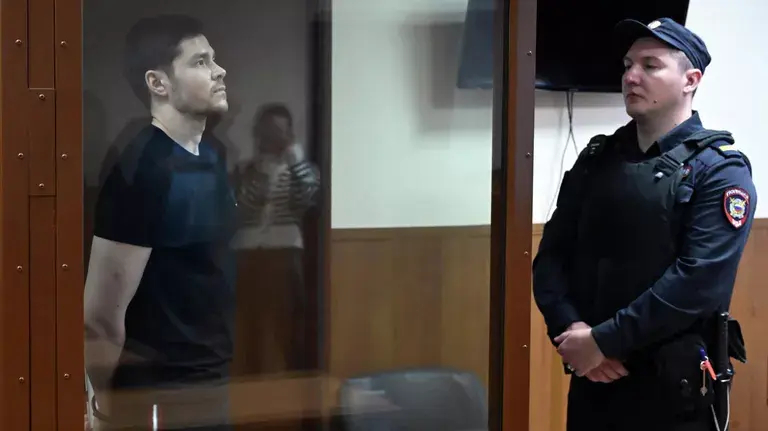 Блогер Аяз Шабутдинов осужден на 7 лет за мошенничество