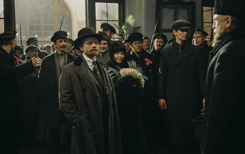 50 лысин Ленина, 350 кавалерийских шинелей и полтонны антикварного бензина Источник: Metro