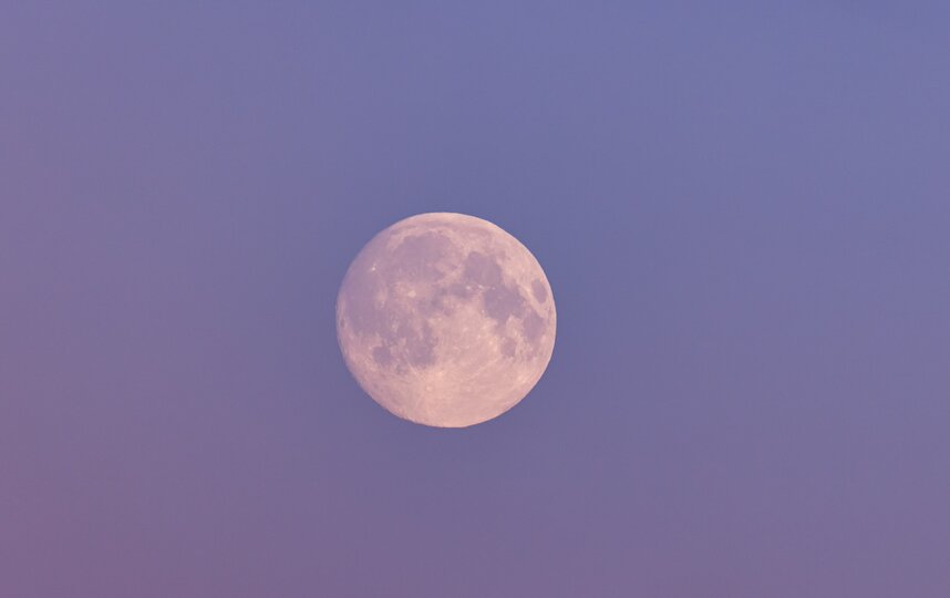 Бобровая Луна взошла над Ладожским озером