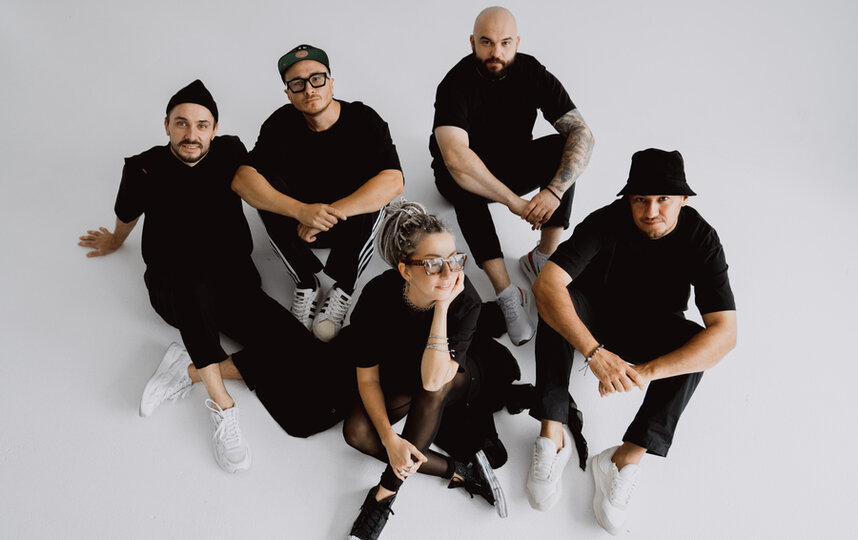 Петербуржцев приглашают на концерт группы Мураками с симфоническим оркестром