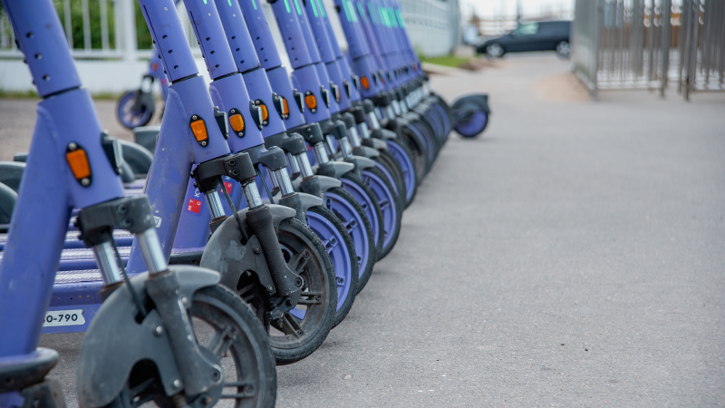 Сезон кикшеринга в Петербурге завершился из-за снегопадов