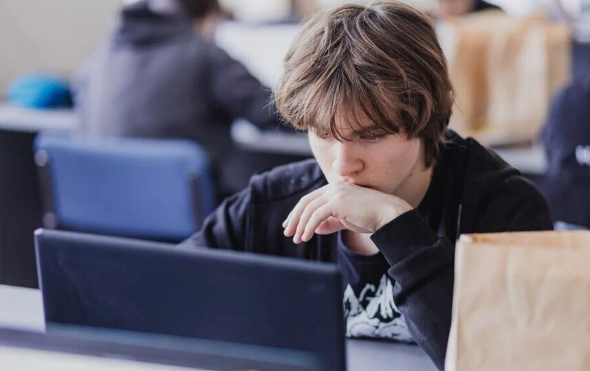 Школьник из Петербурга победил на Всероссийской олимпиаде по ИИ 23 ноября 2025