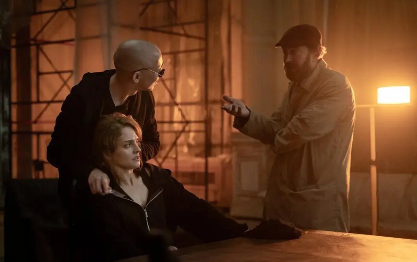   (),   ()    ( )      "".