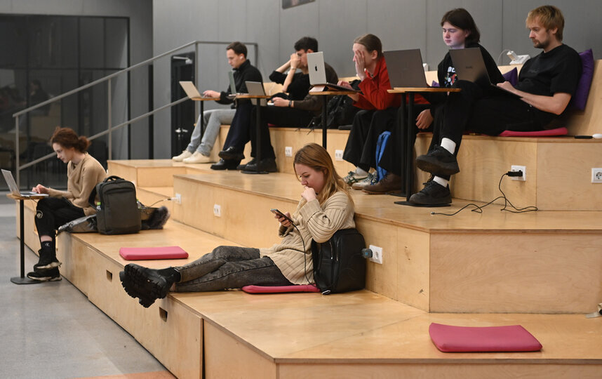 В Просто рождаются бизнесмены и блогеры