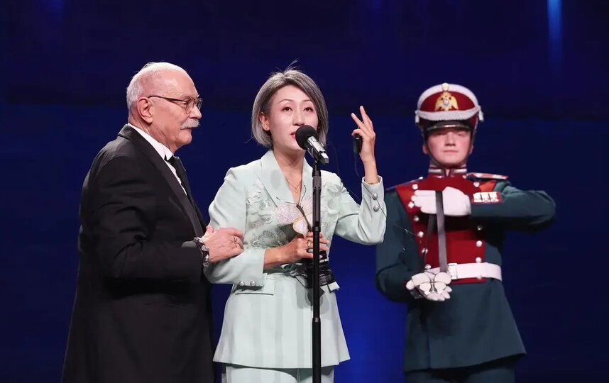 Михалков отдал бриллиант за миллион долларов китайской драме про курьера