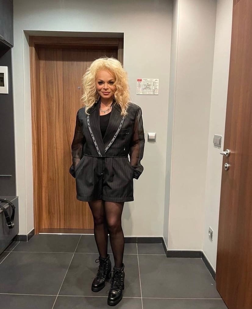 Долина рассказала, как угрожали ей и ее родственникам