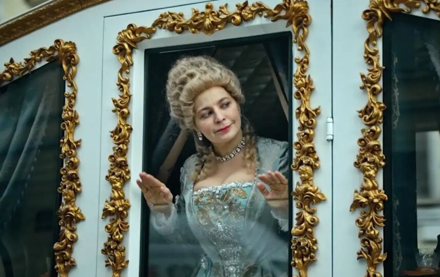 Екатерина II записывается на ноготочки, ездит в карете-такси и учит женщин любить себя