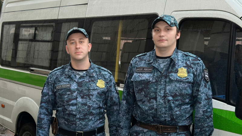 Судебные приставы оказали помощь женщине, которую сбил автомобиль на Пушкинском шоссе