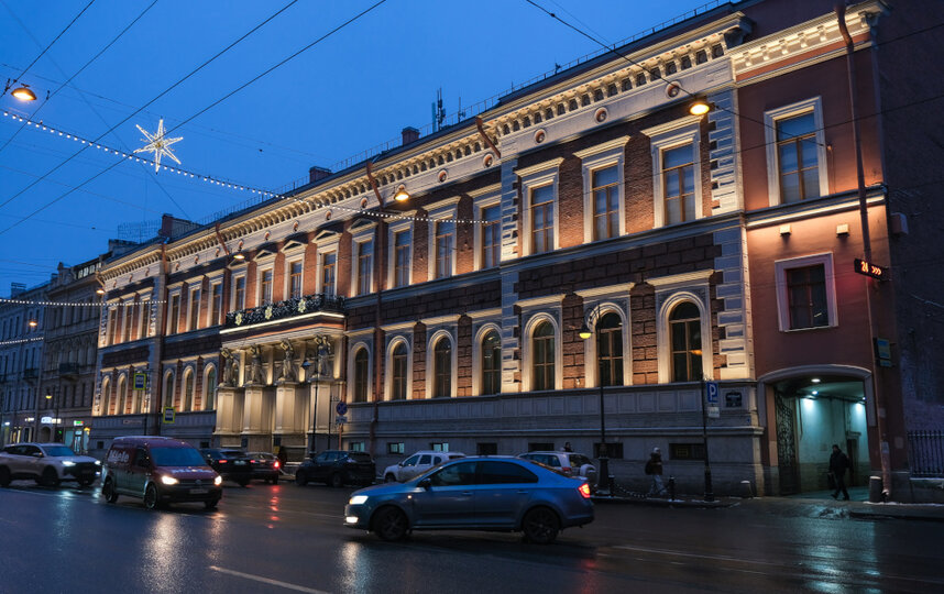 Дом Пашкова обрел художественную подсветку