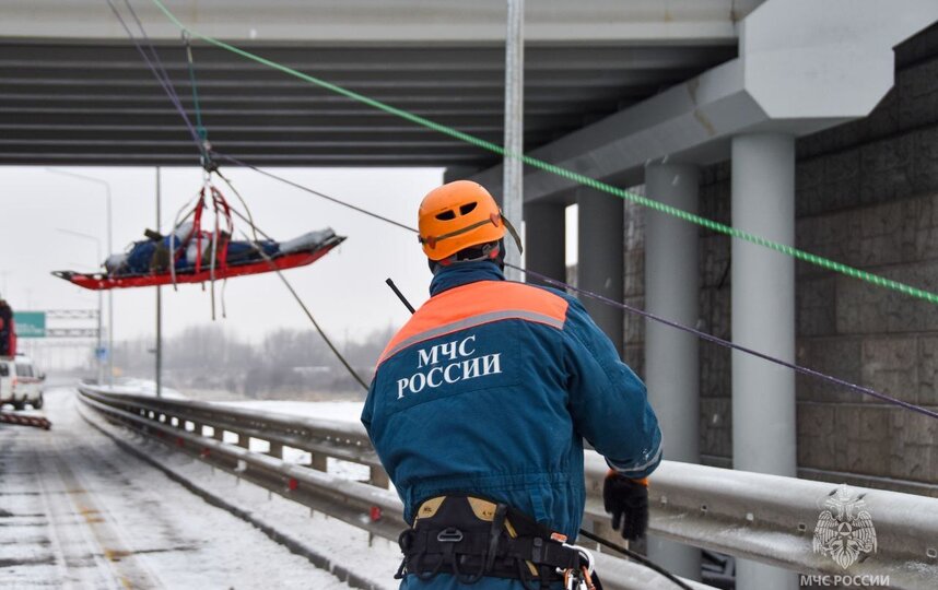 Учения МЧС прошли на трассе М-11 Нева