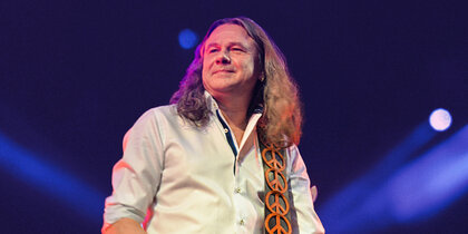 "��� & Co" �������� 28 ������� � ������������� Douglas